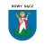 Naklejka z herbem Nowego Sącza i napisem Nowy Sącz nad herbem, herb i napis posiadają białą obwódkę, która jest białym tłem dla herbu Nowego Sącza i napisu. Wymiar naklejki 12 cm wysokości.
