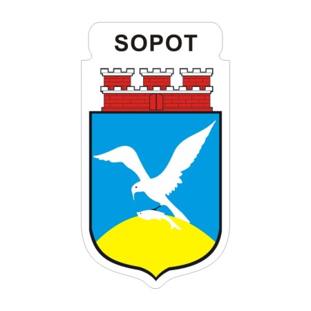 Naklejka z herbem Sopotu i napisem Sopot nad herbem, herb i napis posiadają białą obwódkę, która jest białym tłem dla herbu Sopotu i napisu. Wymiar naklejki 12 cm wysokości.
