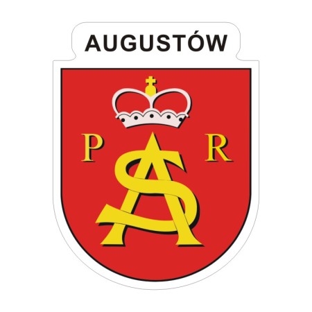 Naklejka z herbem Augustowa i napisem Augustów nad herbem, herb i napis posiadają białą obwódkę, która jest białym tłem dla herbu Augustowa i napisu. Wymiar naklejki 12 cm wysokości.