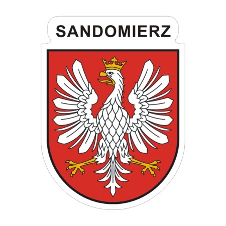 Naklejka z herbem Sandomierza i napisem Sandomierz nad herbem, herb i napis posiadają białą obwódkę, która jest białym tłem dla herbu Sandomierza i napisu. Wymiar naklejki 12 cm wysokości.