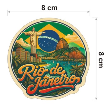 Kolorowa, wodoodporna naklejka o średnicy 8 cm. Naklejka przedstawia kilka elementów Rio de Janeiro, flagę Brazylii w tle i napis Rio de Janeiro.