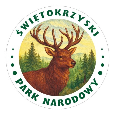 Naklejka okrągła Świętokrzyski Park Narodowy z jeleniem i Górami Świętokrzyskimi.